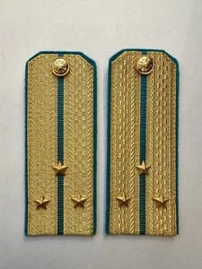 Погоны ВДВ, ВКС, ВВС парадные золотые с фурнитурой на Китель звание Старший Лейтенант Картон