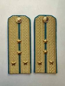 Погоны ВДВ, ВКС, ВВС парадные золотые с фурнитурой на Китель звание Капитан Картон